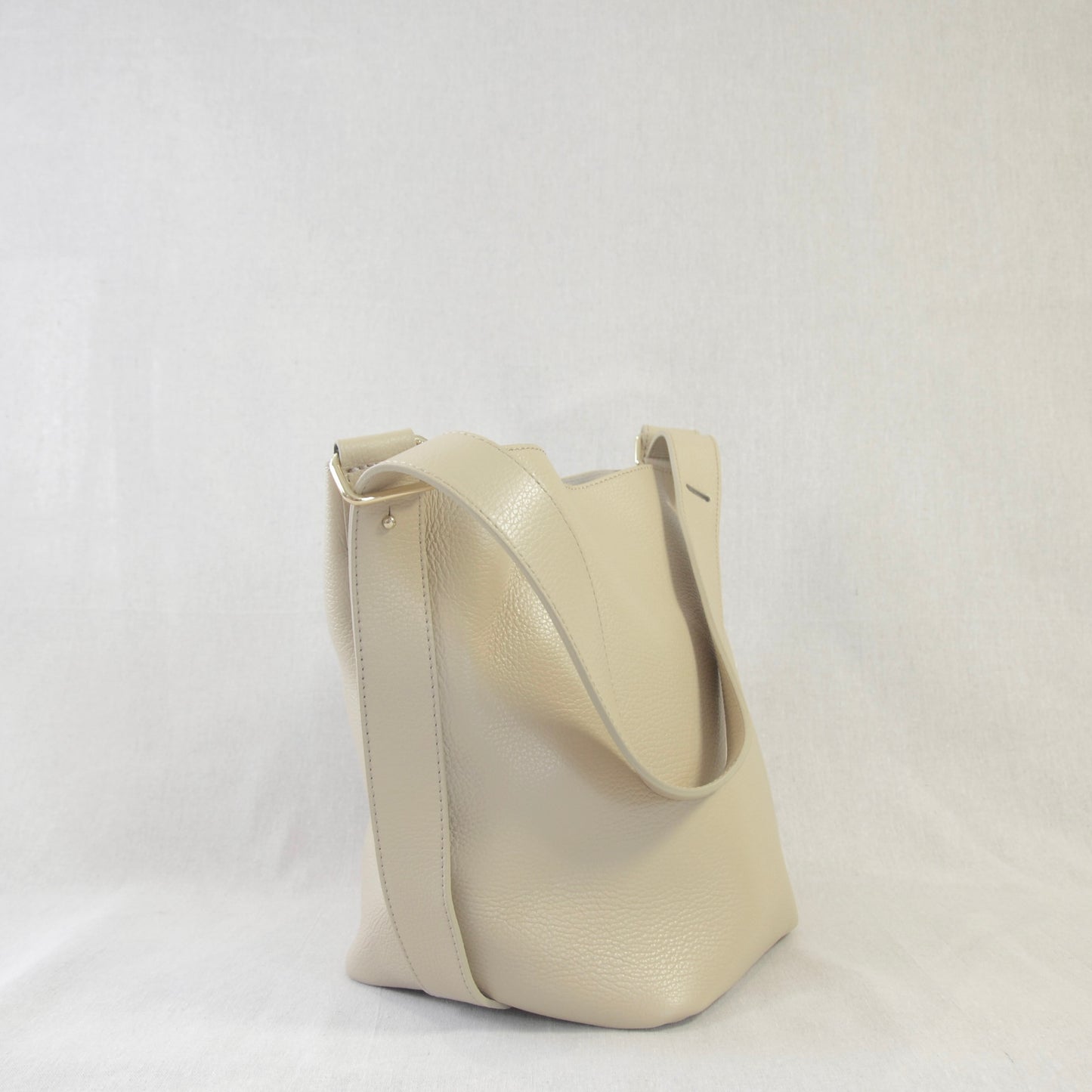 BORSA BUCKETT