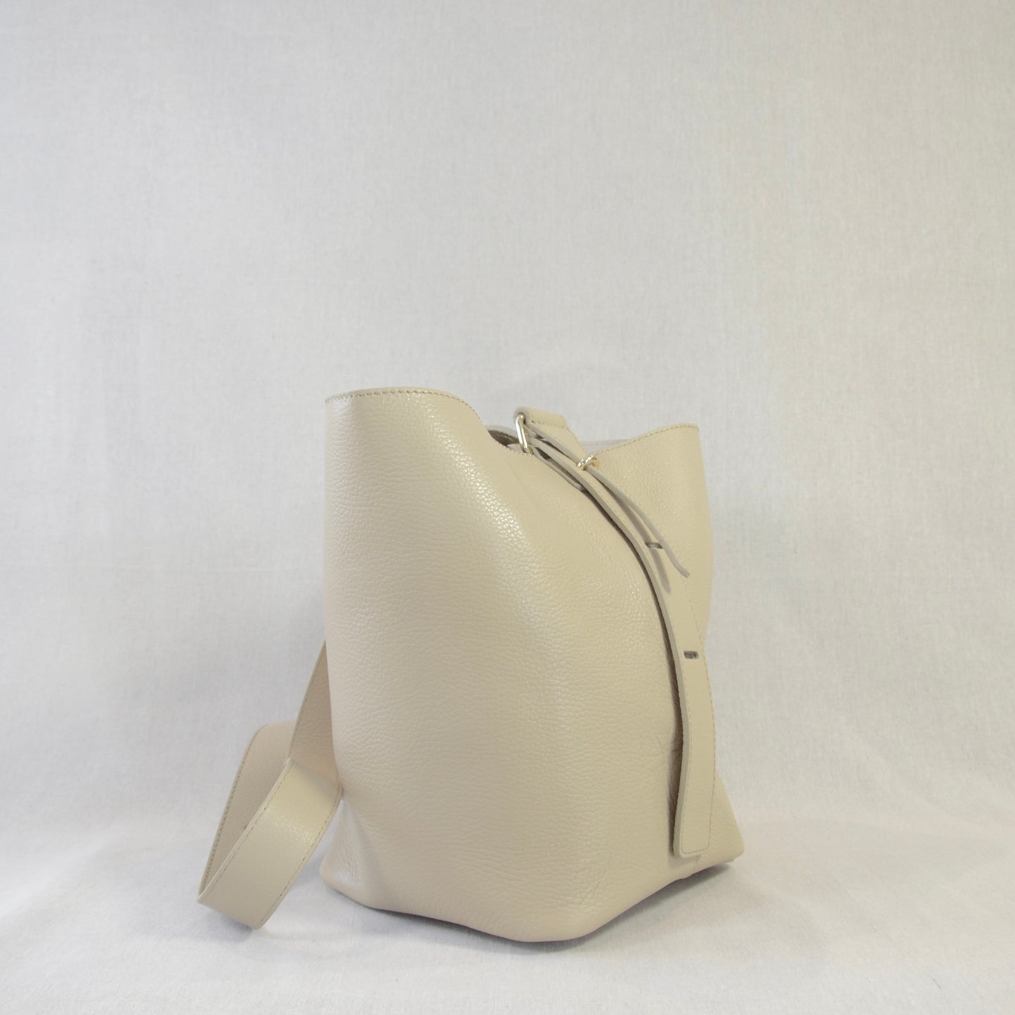 BORSA BUCKETT
