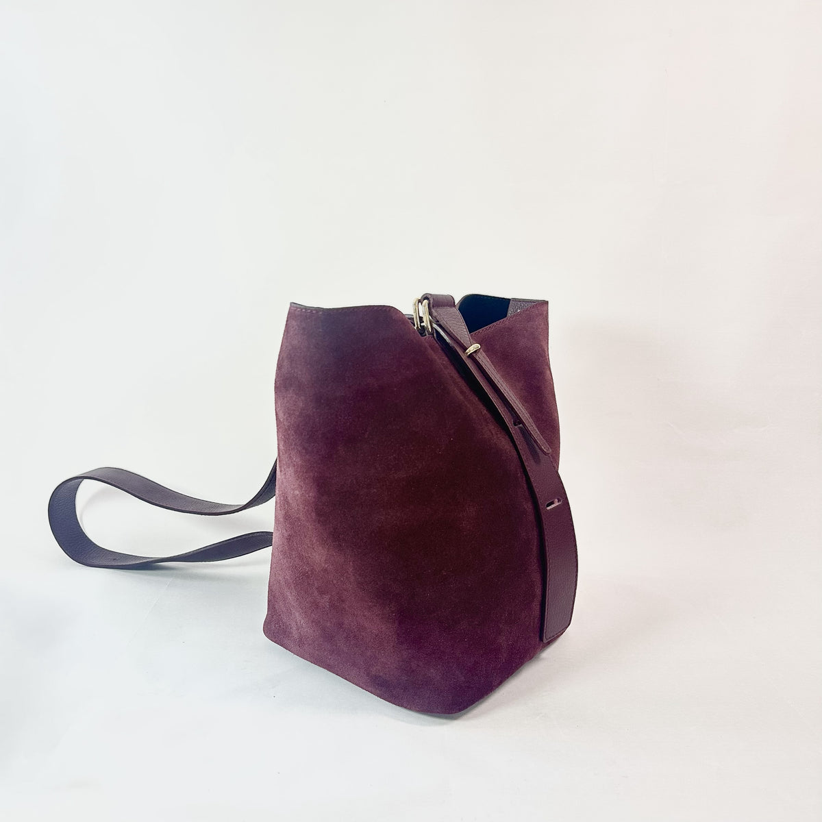 BUCKET BAG IN CAMOSCIO