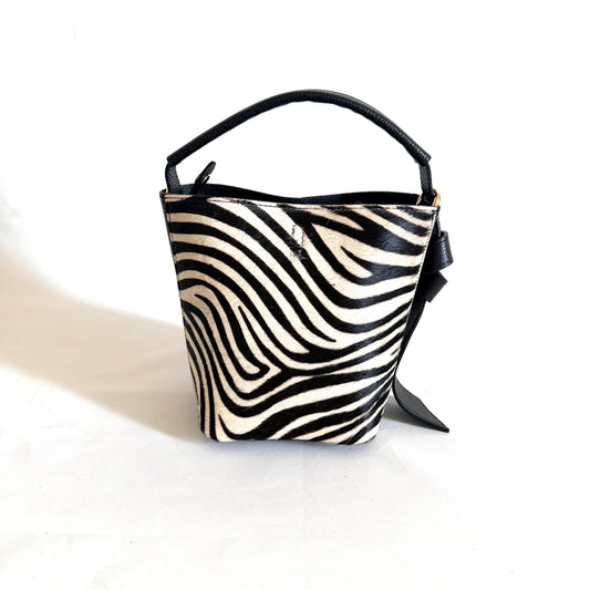 BORSA BUCKET NINA IN CAVALLINO E VERA PELLE MARTELLATA