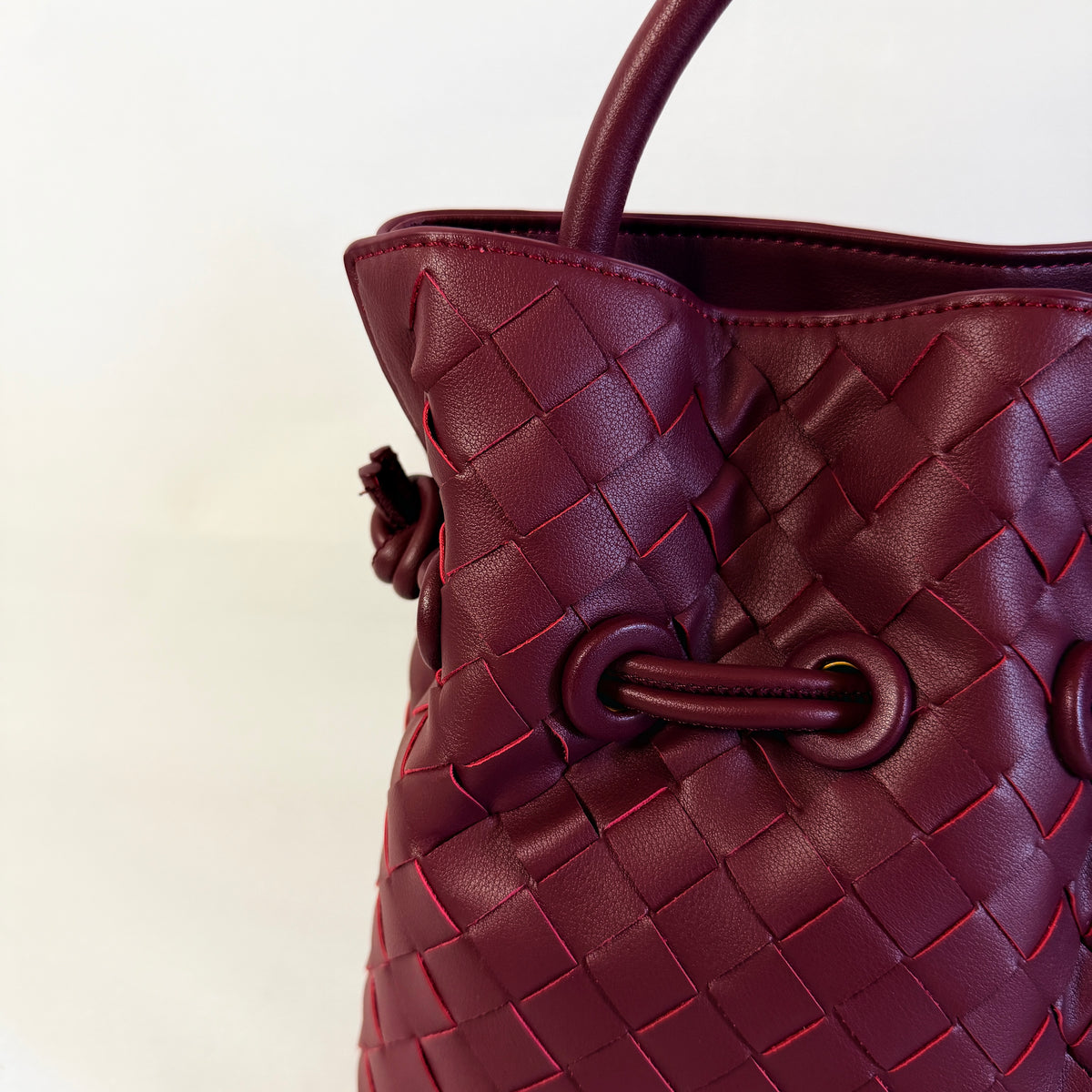 BORSA IN VERA PELLE INTRECCIATA CON LACCIO A COULISSE