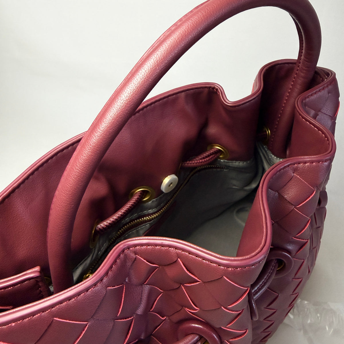 BORSA IN VERA PELLE INTRECCIATA CON LACCIO A COULISSE